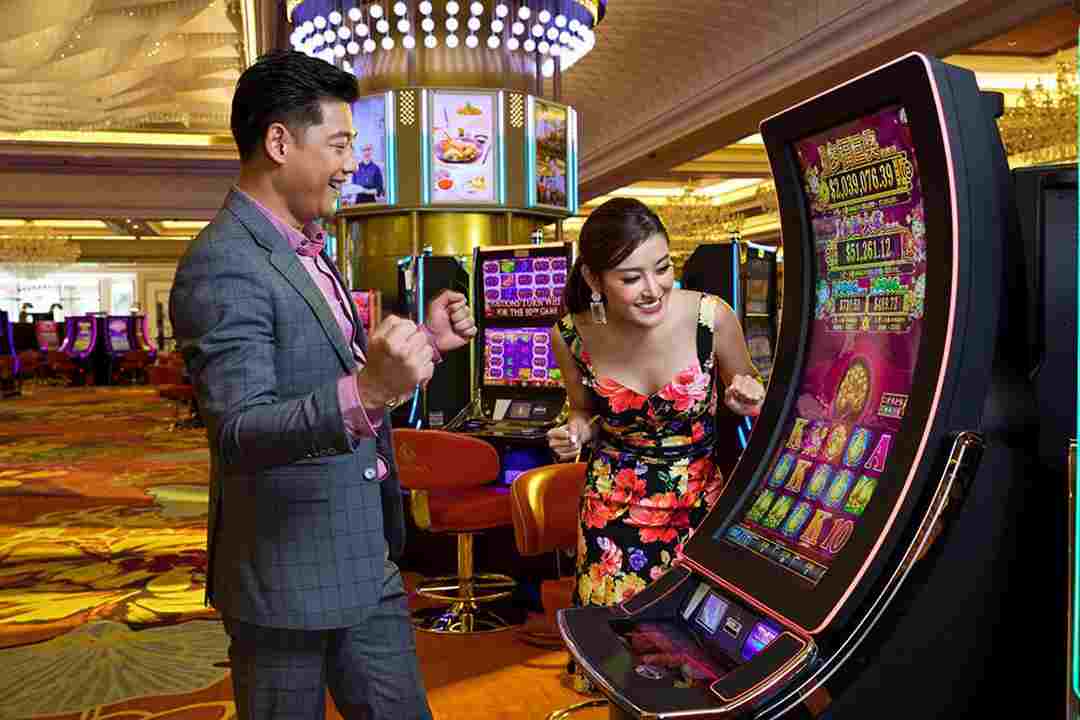 Người chơi hào hứng do thắng game chơi điện tử tại Suncity Casino